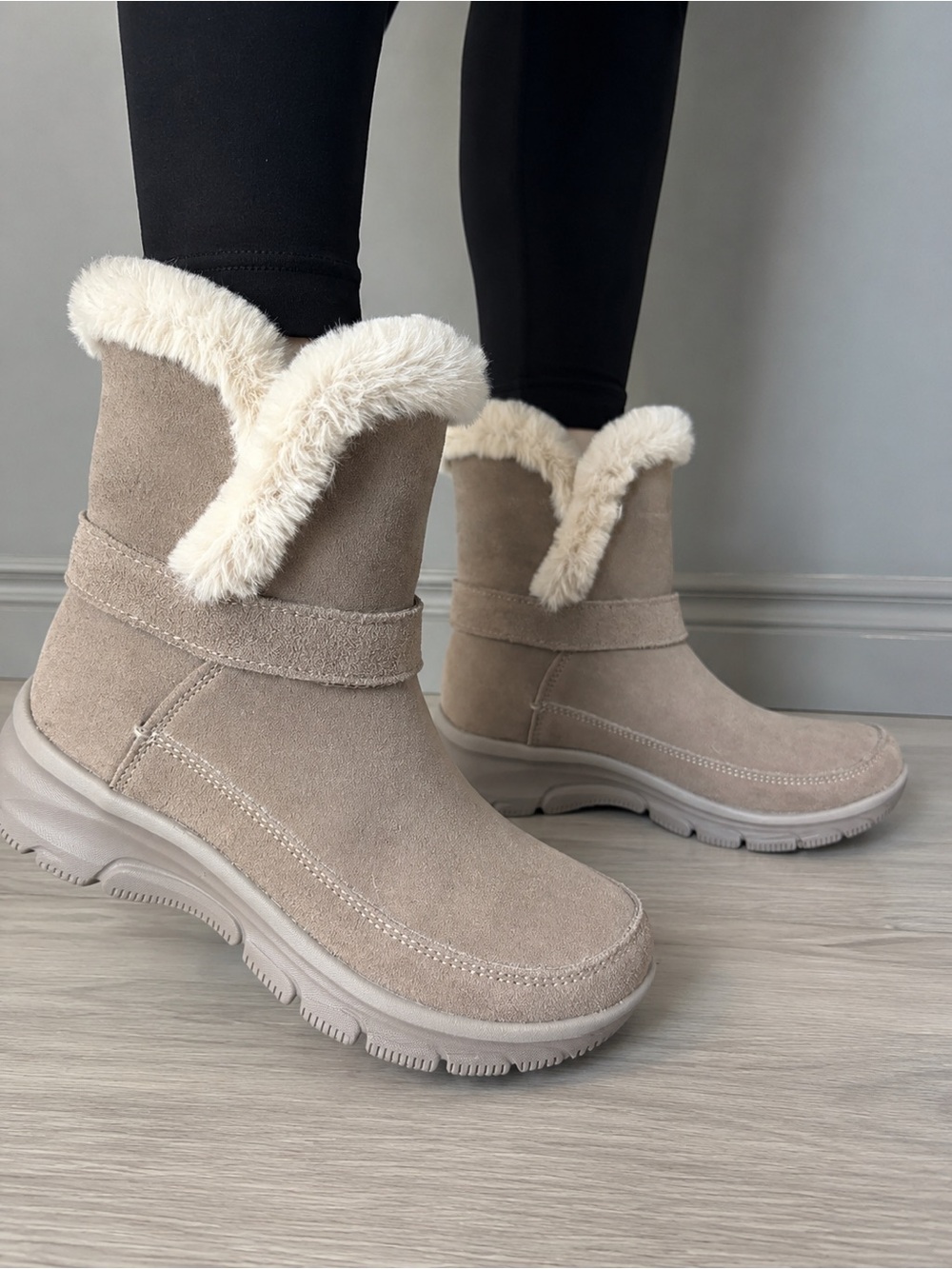 Skechers Hands Free Slip-ins Easy Going Dreamers Faux Fur Boots NIB 5/5.5